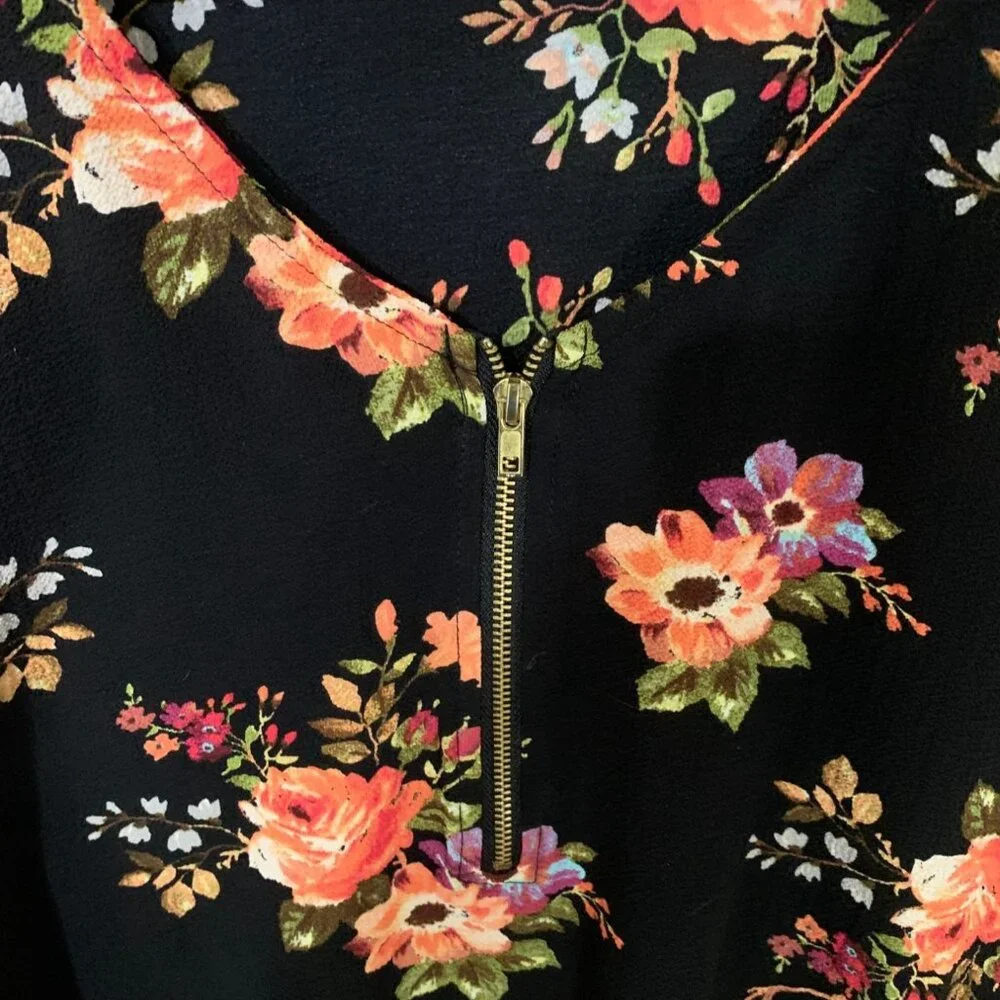 Torina Black Floral Flowy‎ V-Neck Zip Accent Size Large Business Casual - Picture 2 of 13